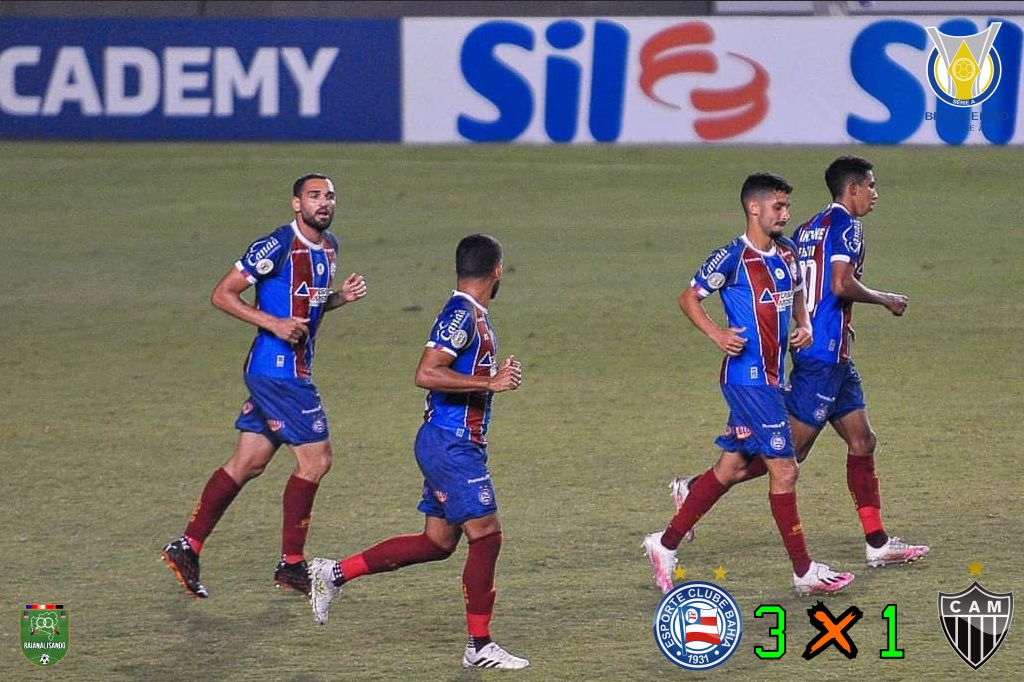 Gabigol e Matheus Cunha no último jogo. Na primeira imagem, o atacante  indica o lado que o adversário iria cobrar o pênalti pelo posicionamento do  jogador. Na segunda, faz questão de ir